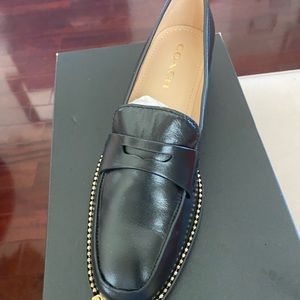 COACH Nelli loafers. Leather upper
Man-made leather lining and footbed
3/4" heel